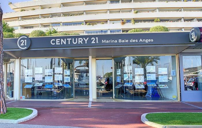 l'équipe de l'agence Marina Baie des Anges