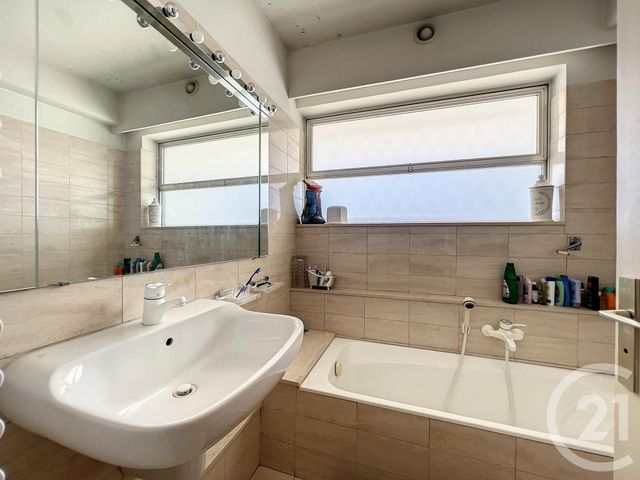 Appartement T4 à vendre - 4 pièces - 109.86 m2 - VILLENEUVE LOUBET - 06 - PROVENCE-ALPES-COTE-D-AZUR - Century 21 Marina Baie Des Anges