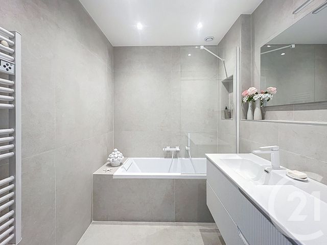 Appartement F4 à vendre - 4 pièces - 95.55 m2 - VILLENEUVE LOUBET - 06 - PROVENCE-ALPES-COTE-D-AZUR - Century 21 Marina Baie Des Anges