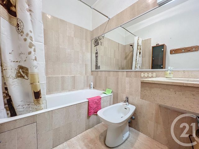Afficher la photo en grand Appartement F2 à vendre - 2 pièces - 50.0 m2 - VILLENEUVE LOUBET - 06 - PROVENCE-ALPES-COTE-D-AZUR - Century 21 Marina Baie Des Anges