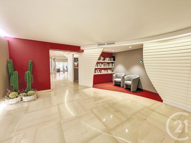 Afficher la photo en grand Appartement T2 à vendre - 2 pièces - 51.0 m2 - VILLENEUVE LOUBET - 06 - PROVENCE-ALPES-COTE-D-AZUR - Century 21 Marina Baie Des Anges