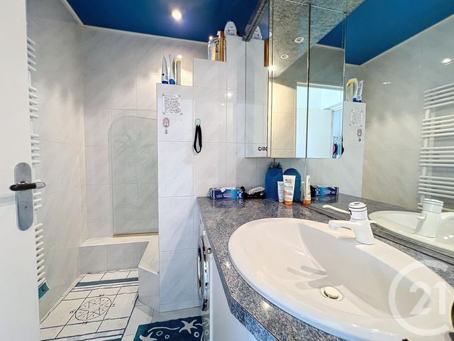 Afficher la photo en grand Appartement T2 à vendre - 2 pièces - 51.0 m2 - VILLENEUVE LOUBET - 06 - PROVENCE-ALPES-COTE-D-AZUR - Century 21 Marina Baie Des Anges