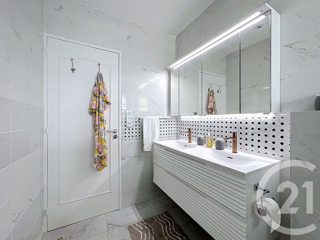 Appartement F4 à vendre - 4 pièces - 91.93 m2 - VILLENEUVE LOUBET - 06 - PROVENCE-ALPES-COTE-D-AZUR - Century 21 Marina Baie Des Anges