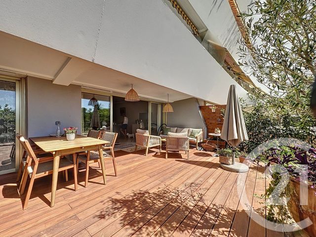 Appartement à vendre - 3 pièces - 67.2 m2 - VILLENEUVE LOUBET - 06 - PROVENCE-ALPES-COTE-D-AZUR - Century 21 Marina Baie Des Anges