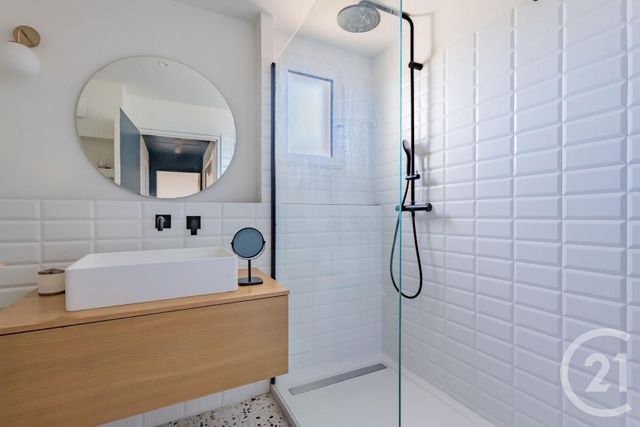 Afficher la photo en grand Appartement T3 à vendre - 3 pièces - 90.0 m2 - VILLENEUVE LOUBET - 06 - PROVENCE-ALPES-COTE-D-AZUR - Century 21 Marina Baie Des Anges