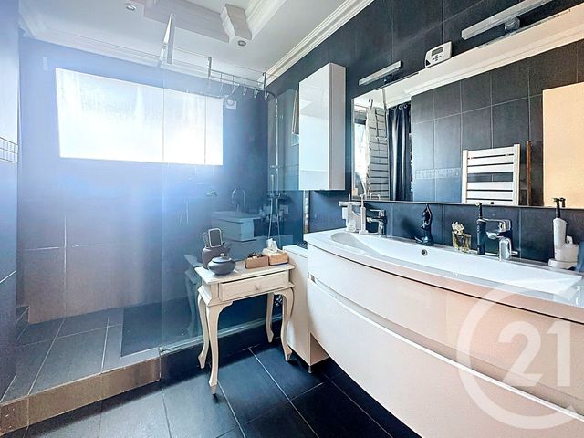 maison à vendre - 6 pièces - 127.37 m2 - VILLENEUVE LOUBET - 06 - PROVENCE-ALPES-COTE-D-AZUR - Century 21 Marina Baie Des Anges