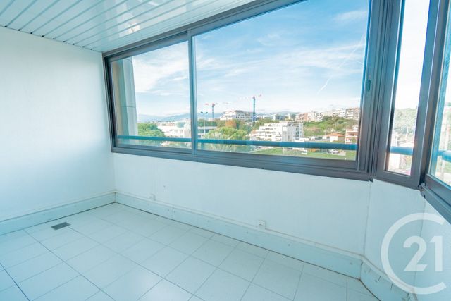 Appartement F3 à vendre - 3 pièces - 99.09 m2 - ST LAURENT DU VAR - 06 - PROVENCE-ALPES-COTE-D-AZUR - Century 21 Marina Baie Des Anges