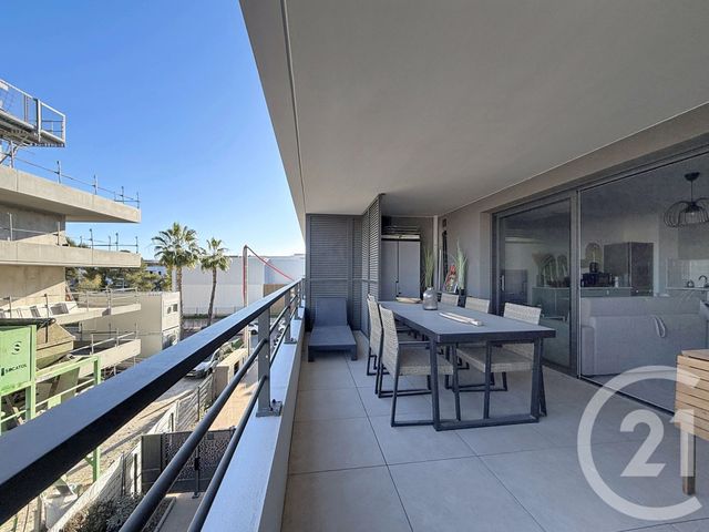 Appartement T3 à louer - 3 pièces - 60.91 m2 - VILLENEUVE LOUBET - 06 - PROVENCE-ALPES-COTE-D-AZUR - Century 21 Marina Baie Des Anges