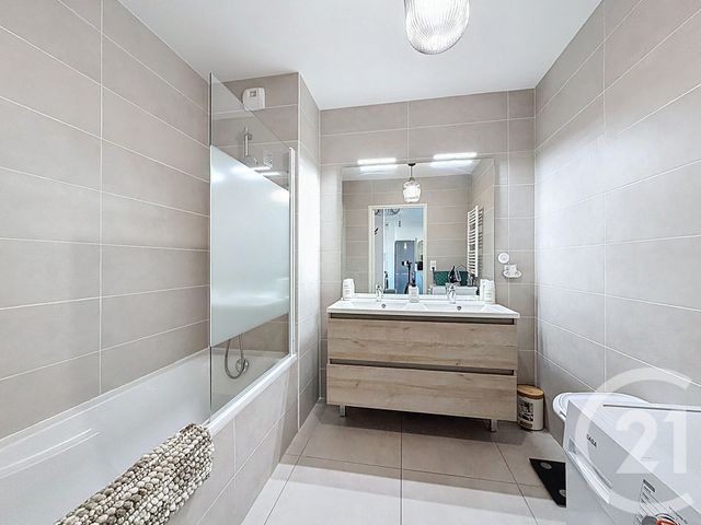 Appartement T3 à louer - 3 pièces - 60.91 m2 - VILLENEUVE LOUBET - 06 - PROVENCE-ALPES-COTE-D-AZUR - Century 21 Marina Baie Des Anges