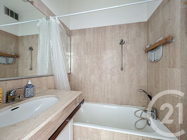 Appartement T1 à louer - 1 pièce - 29.65 m2 - VILLENEUVE LOUBET - 06 - PROVENCE-ALPES-COTE-D-AZUR - Century 21 Marina Baie Des Anges