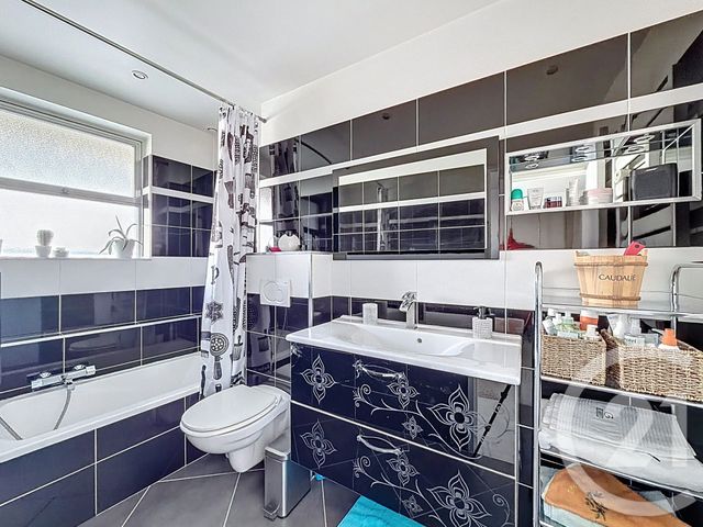 Appartement T3 à vendre - 3 pièces - 90.0 m2 - VILLENEUVE LOUBET - 06 - PROVENCE-ALPES-COTE-D-AZUR - Century 21 Marina Baie Des Anges