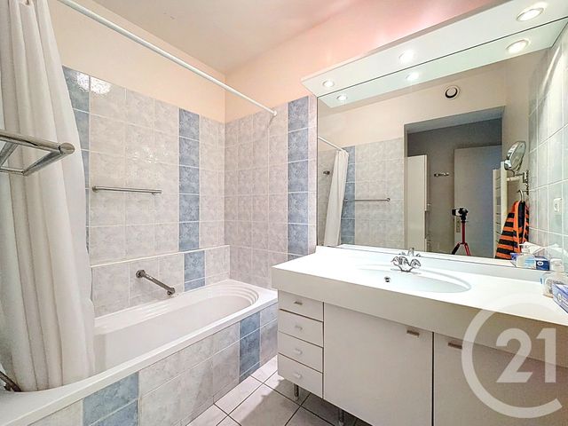 Appartement T3 à vendre - 3 pièces - 55.0 m2 - VILLENEUVE LOUBET - 06 - PROVENCE-ALPES-COTE-D-AZUR - Century 21 Marina Baie Des Anges