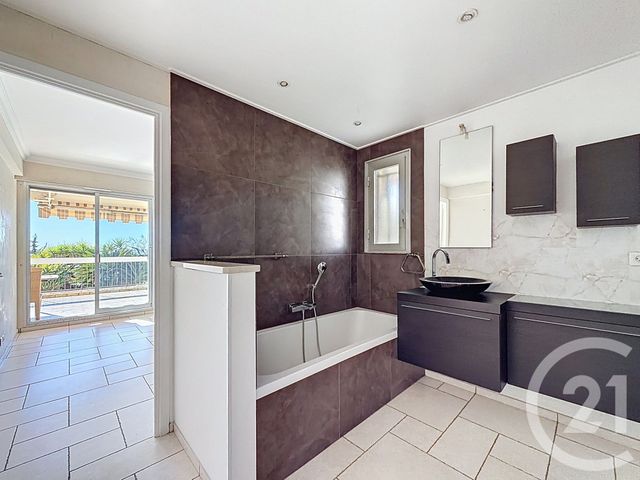 Appartement F4 à vendre - 4 pièces - 95.0 m2 - VILLENEUVE LOUBET - 06 - PROVENCE-ALPES-COTE-D-AZUR - Century 21 Marina Baie Des Anges