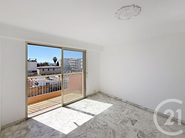 Appartement T2 à louer - 2 pièces - 41.39 m2 - JUAN LES PINS - 06 - PROVENCE-ALPES-COTE-D-AZUR - Century 21 Marina Baie Des Anges