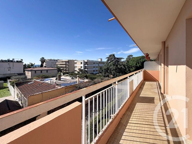 Appartement T2 à louer - 2 pièces - 41.39 m2 - JUAN LES PINS - 06 - PROVENCE-ALPES-COTE-D-AZUR - Century 21 Marina Baie Des Anges