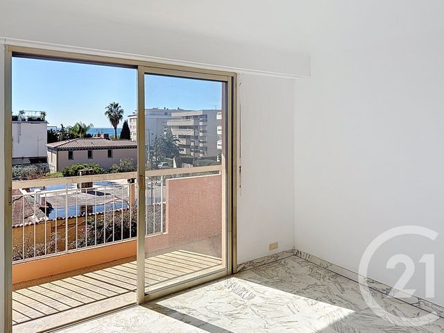 Appartement T2 à louer - 2 pièces - 41.39 m2 - JUAN LES PINS - 06 - PROVENCE-ALPES-COTE-D-AZUR - Century 21 Marina Baie Des Anges
