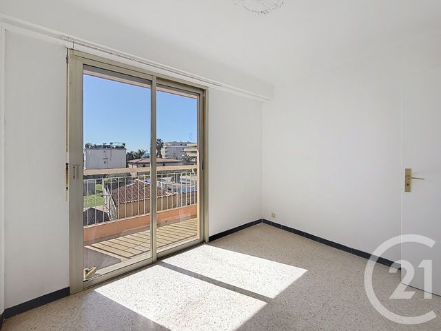 Appartement T2 à louer - 2 pièces - 41.39 m2 - JUAN LES PINS - 06 - PROVENCE-ALPES-COTE-D-AZUR - Century 21 Marina Baie Des Anges