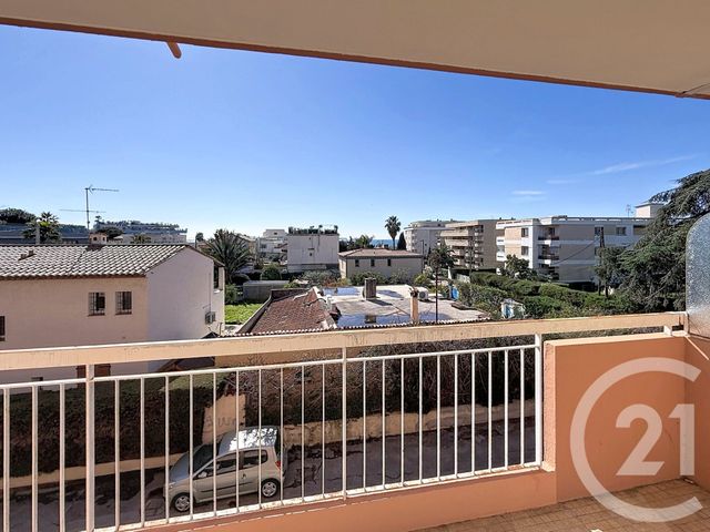 Appartement T2 à louer - 2 pièces - 41.39 m2 - JUAN LES PINS - 06 - PROVENCE-ALPES-COTE-D-AZUR - Century 21 Marina Baie Des Anges