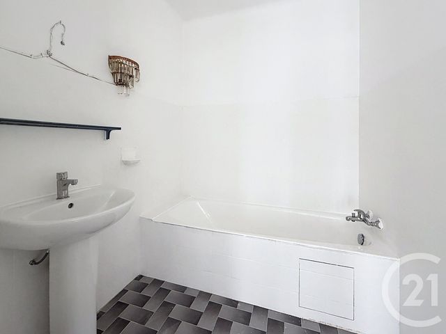 Appartement T2 à louer - 2 pièces - 41.39 m2 - JUAN LES PINS - 06 - PROVENCE-ALPES-COTE-D-AZUR - Century 21 Marina Baie Des Anges