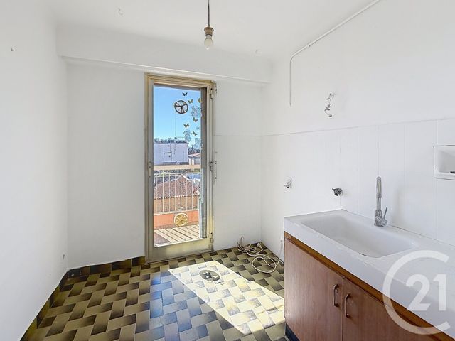 Appartement T2 à louer - 2 pièces - 41.39 m2 - JUAN LES PINS - 06 - PROVENCE-ALPES-COTE-D-AZUR - Century 21 Marina Baie Des Anges