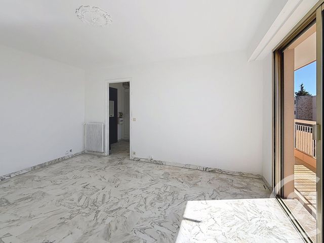 Appartement T2 à louer - 2 pièces - 41.39 m2 - JUAN LES PINS - 06 - PROVENCE-ALPES-COTE-D-AZUR - Century 21 Marina Baie Des Anges