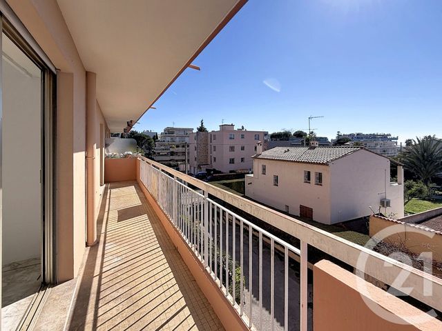 Appartement T2 à louer - 2 pièces - 41.39 m2 - JUAN LES PINS - 06 - PROVENCE-ALPES-COTE-D-AZUR - Century 21 Marina Baie Des Anges