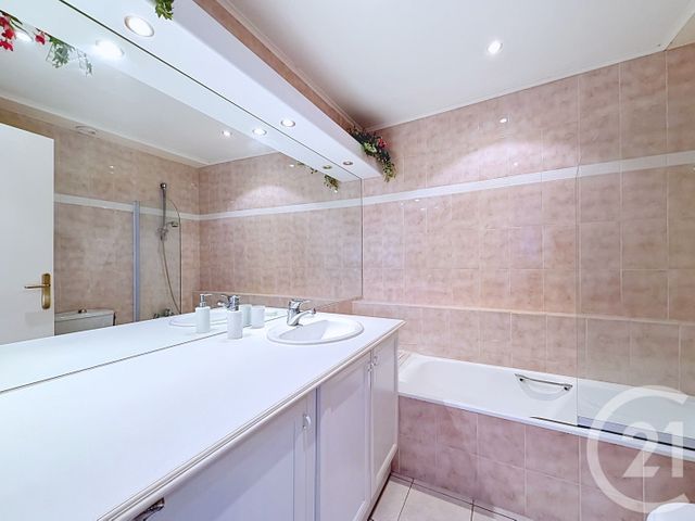 Appartement F4 à vendre - 4 pièces - 105.64 m2 - VILLENEUVE LOUBET - 06 - PROVENCE-ALPES-COTE-D-AZUR - Century 21 Marina Baie Des Anges