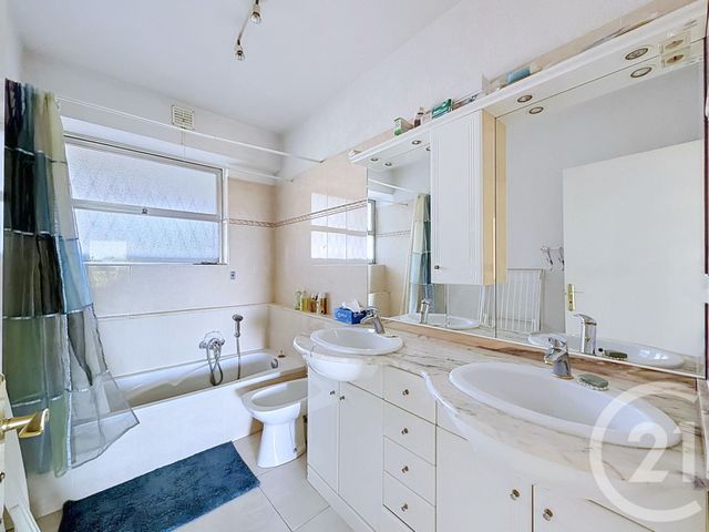 Appartement F2 à vendre - 2 pièces - 53.56 m2 - VILLENEUVE LOUBET - 06 - PROVENCE-ALPES-COTE-D-AZUR - Century 21 Marina Baie Des Anges