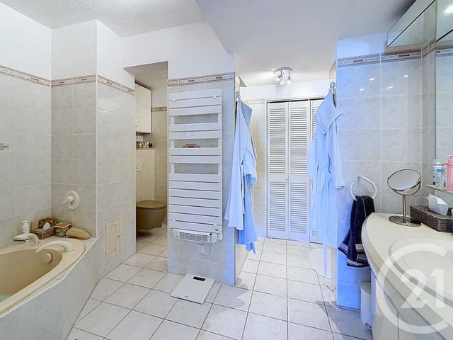 Appartement T3 à vendre - 3 pièces - 77.0 m2 - VILLENEUVE LOUBET - 06 - PROVENCE-ALPES-COTE-D-AZUR - Century 21 Marina Baie Des Anges