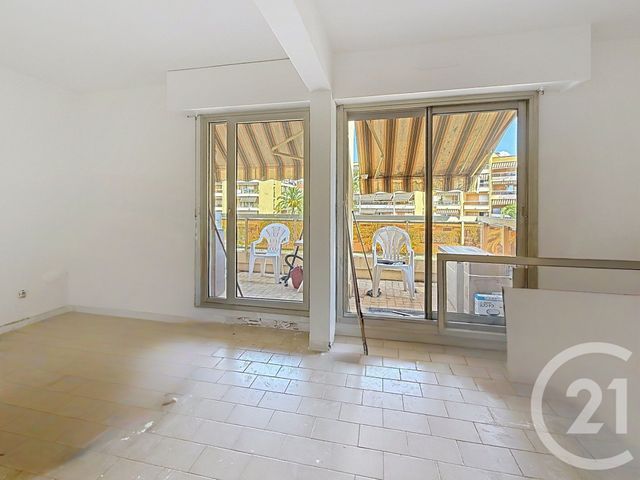 Appartement T2 à louer - 2 pièces - 35.0 m2 - LE GOLFE JUAN - 06 - PROVENCE-ALPES-COTE-D-AZUR - Century 21 Marina Baie Des Anges