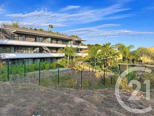 Appartement T3 à louer - 3 pièces - 57.0 m2 - VILLENEUVE LOUBET - 06 - PROVENCE-ALPES-COTE-D-AZUR - Century 21 Marina Baie Des Anges