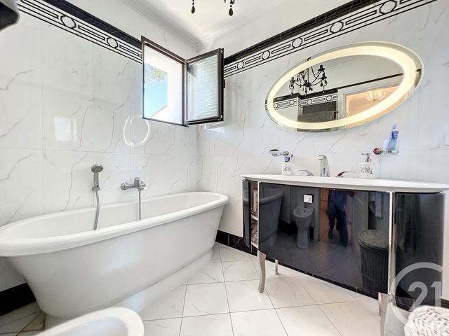 maison à vendre - 5 pièces - 161.0 m2 - VILLENEUVE LOUBET - 06 - PROVENCE-ALPES-COTE-D-AZUR - Century 21 Marina Baie Des Anges